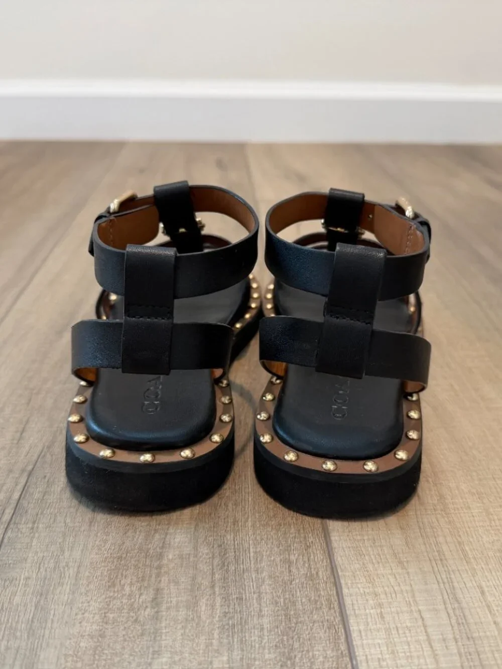 Coach Black Leather Studded T-Strap Sandals Size 6.5 – Excellent Condition